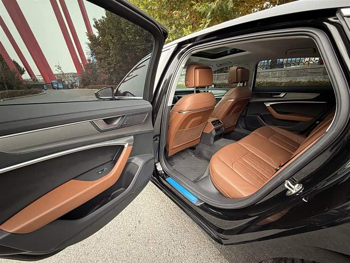 Фото 15 - Audi A6L