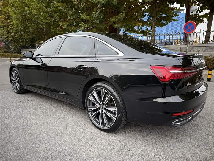 Фото 7 - Audi A6L