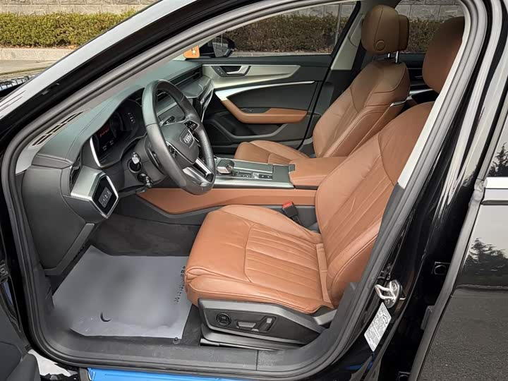 Фото 9 - Audi A6L