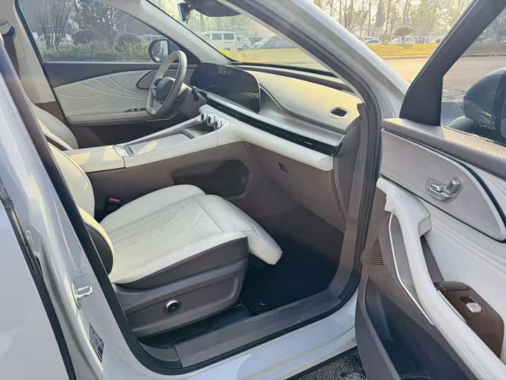 Фото 4 - Exeed RX C-DM Hybrid