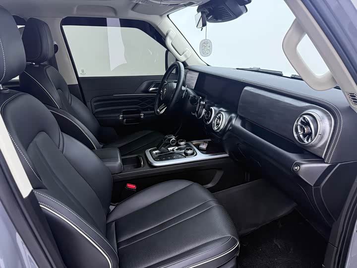 Фото 11 - Tank 300