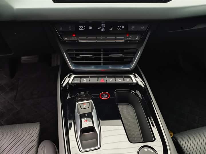 Фото 10 - Audi e-tron GT