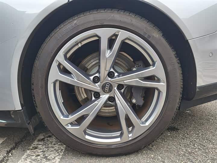 Фото 13 - Audi e-tron GT