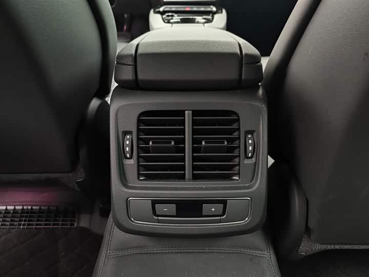 Фото 15 - Audi e-tron GT