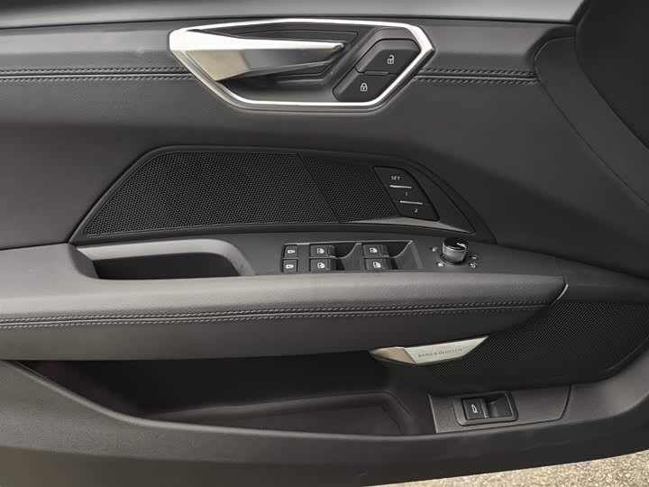 Фото 16 - Audi e-tron GT