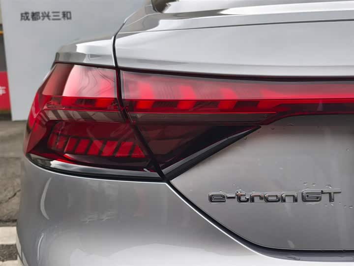 Фото 17 - Audi e-tron GT