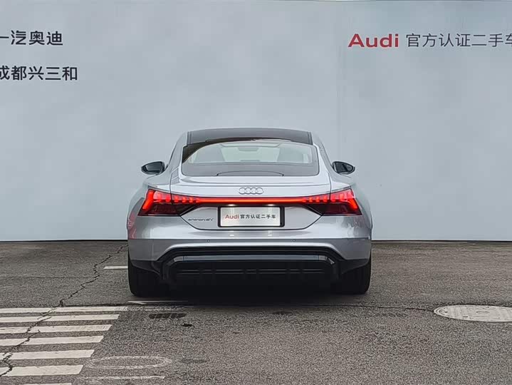 Фото 5 - Audi e-tron GT