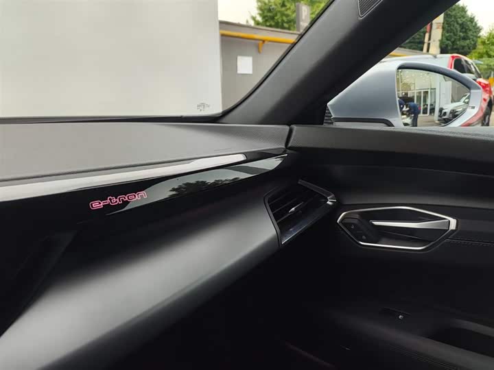 Фото 9 - Audi e-tron GT