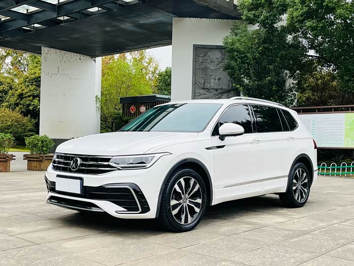 Фото 1 - Volkswagen Tiguan L Pro