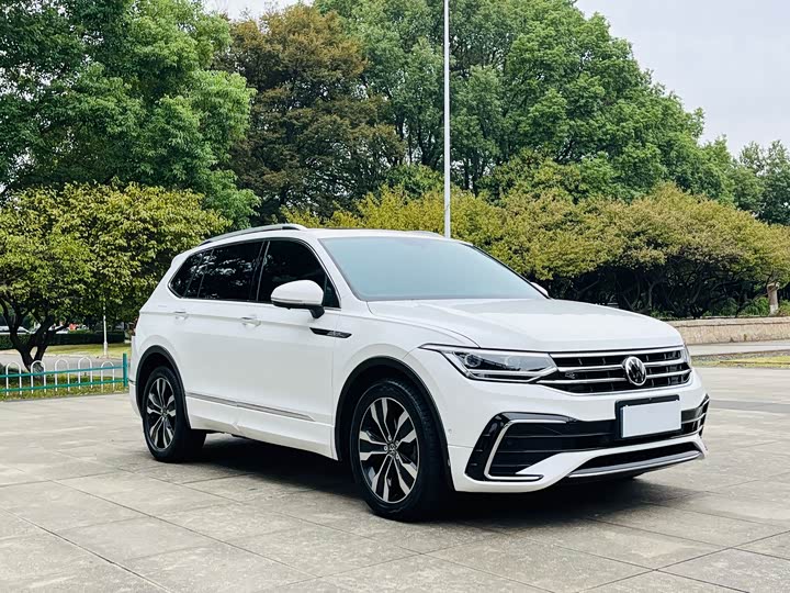 Фото 3 - Volkswagen Tiguan L Pro