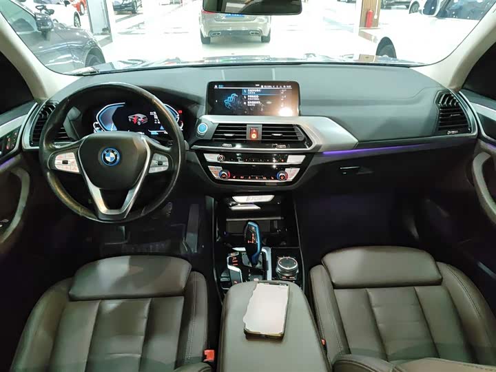 Фото 10 - BMW iX3