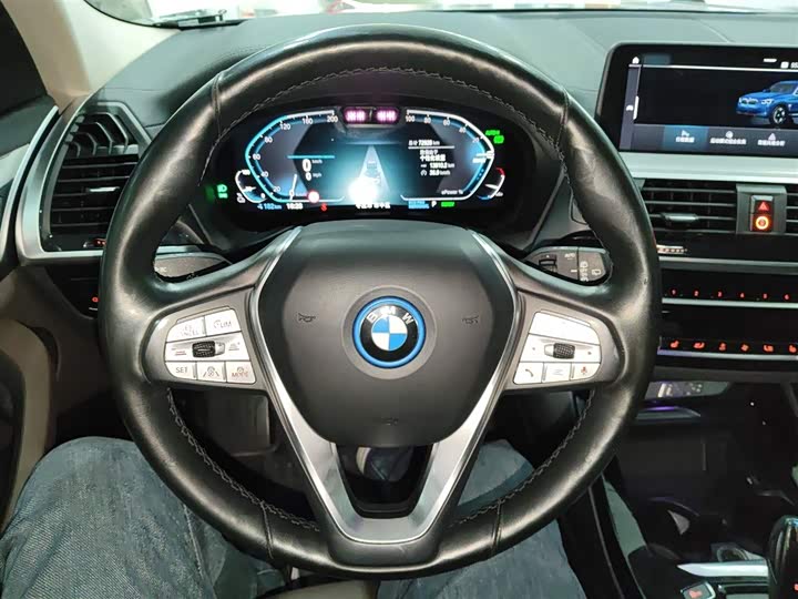 Фото 11 - BMW iX3