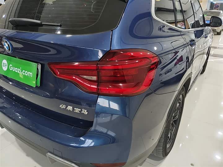 Фото 8 - BMW iX3