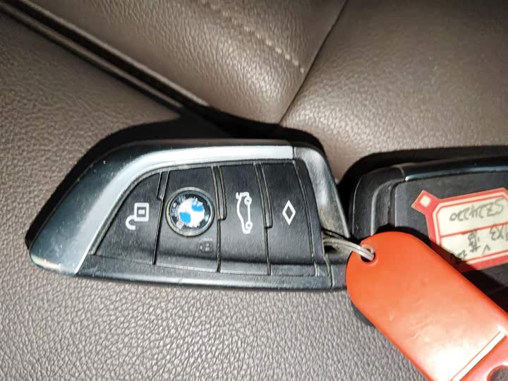 Фото 9 - BMW iX3