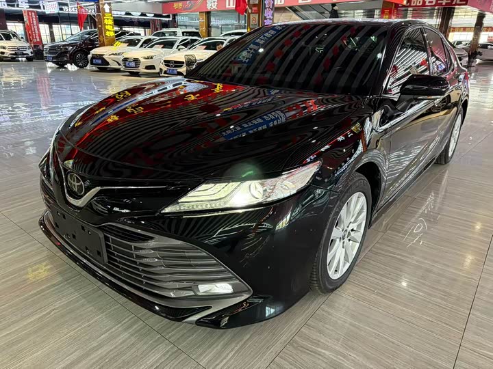 Фото 3 - Toyota Camry