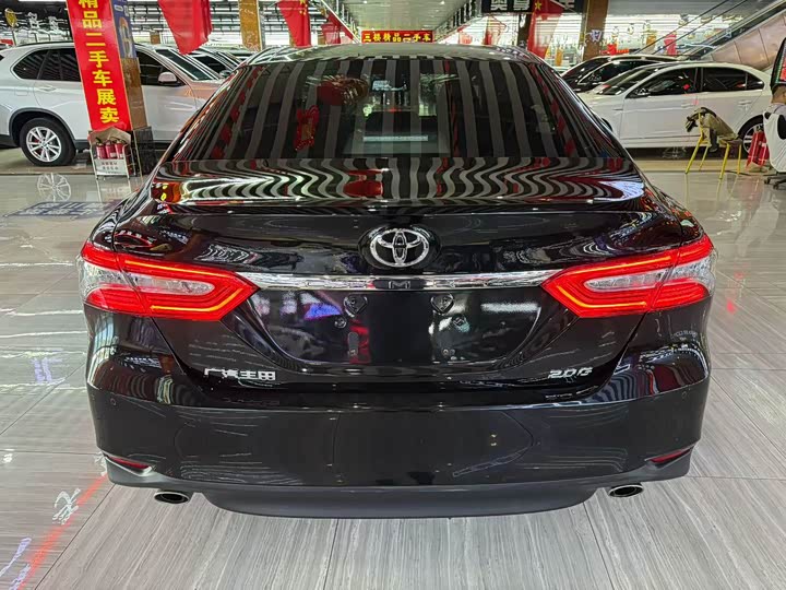 Фото 4 - Toyota Camry