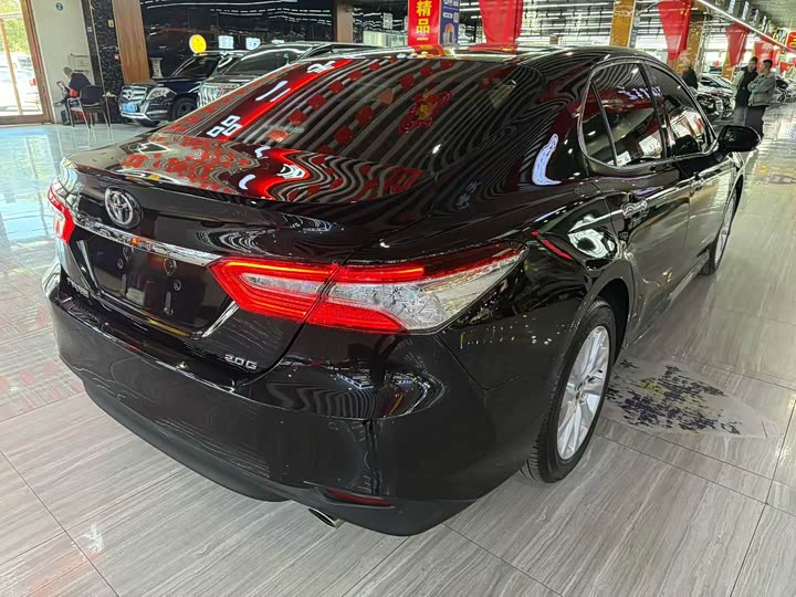 Фото 6 - Toyota Camry