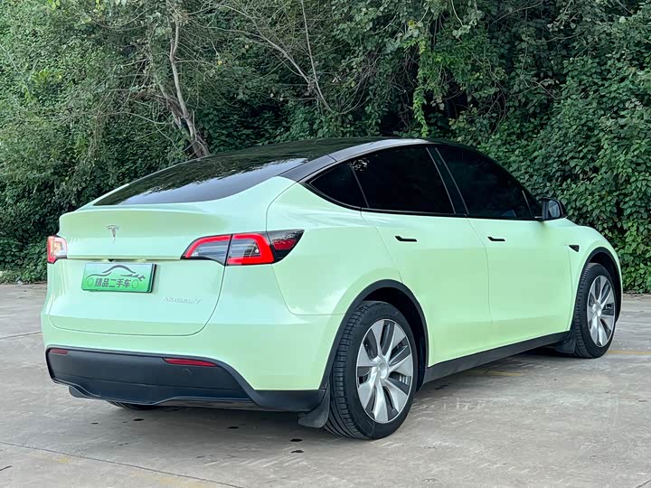 Фото 10 - Tesla Model Y