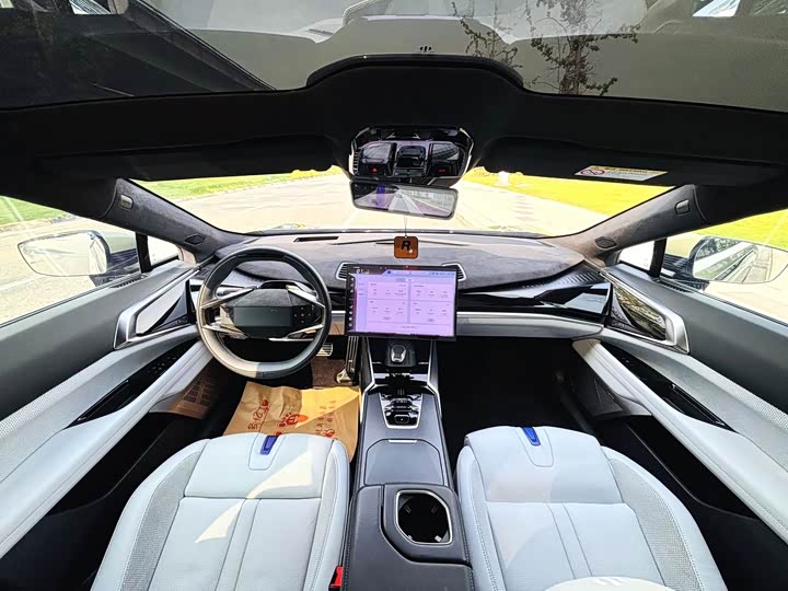 Фото 4 - HiPhi Z