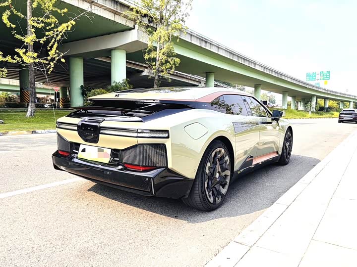 Фото 7 - HiPhi Z