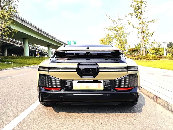 Фото 8 - HiPhi Z