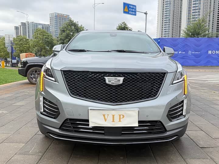 Фото 1 - Cadillac XT5