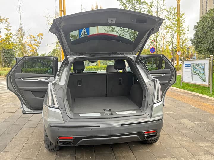 Фото 11 - Cadillac XT5