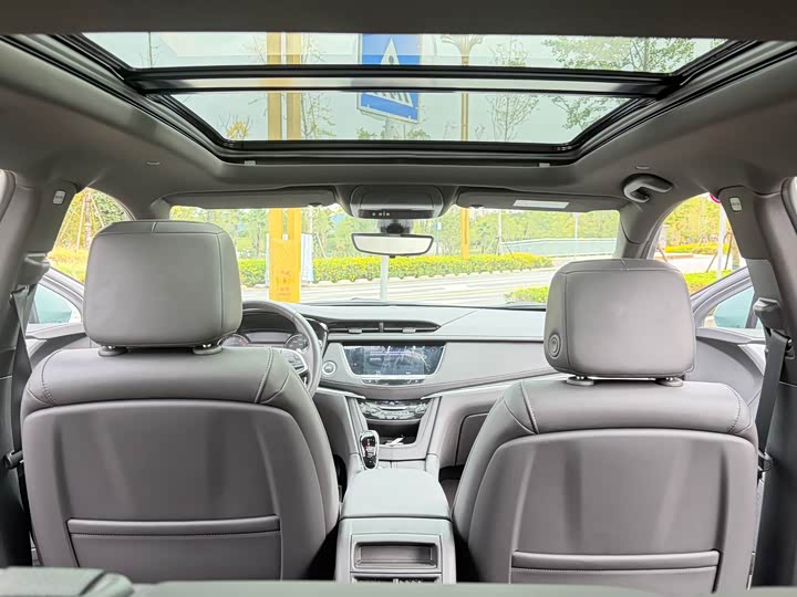 Фото 12 - Cadillac XT5