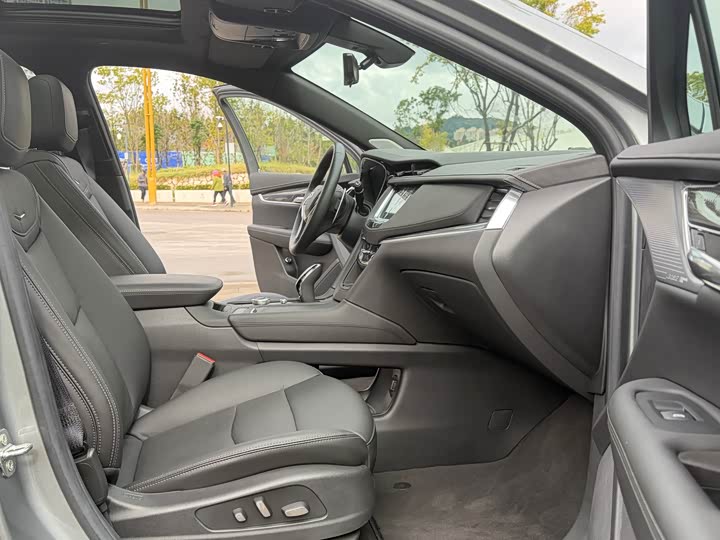 Фото 15 - Cadillac XT5