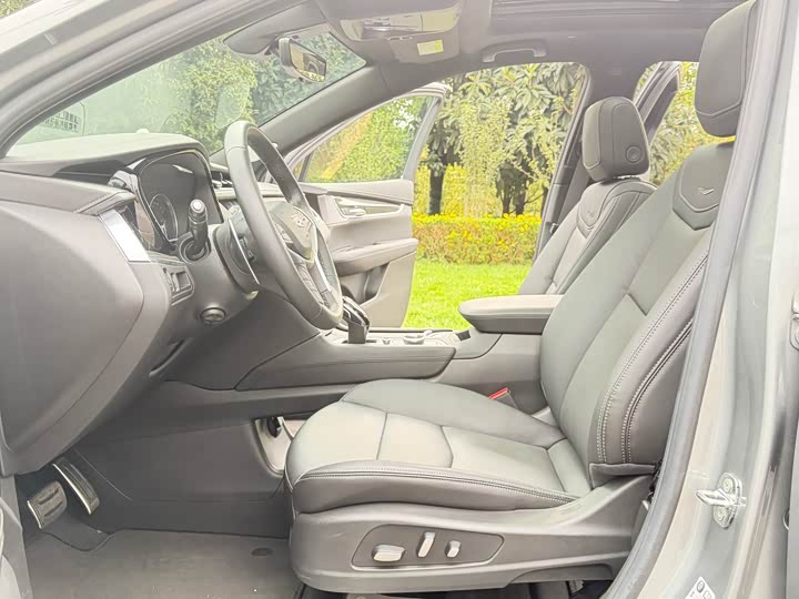 Фото 4 - Cadillac XT5