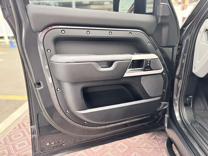 Фото 10 - Land Rover Defender