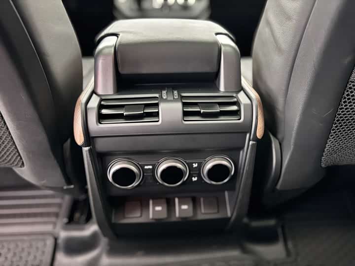 Фото 16 - Land Rover Defender