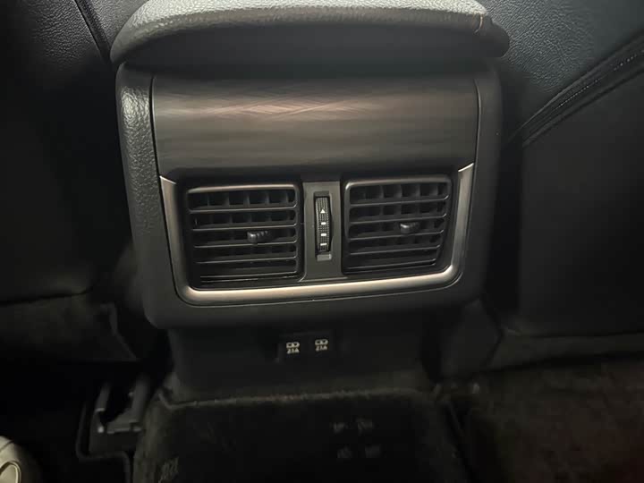 Фото 11 - Toyota Camry