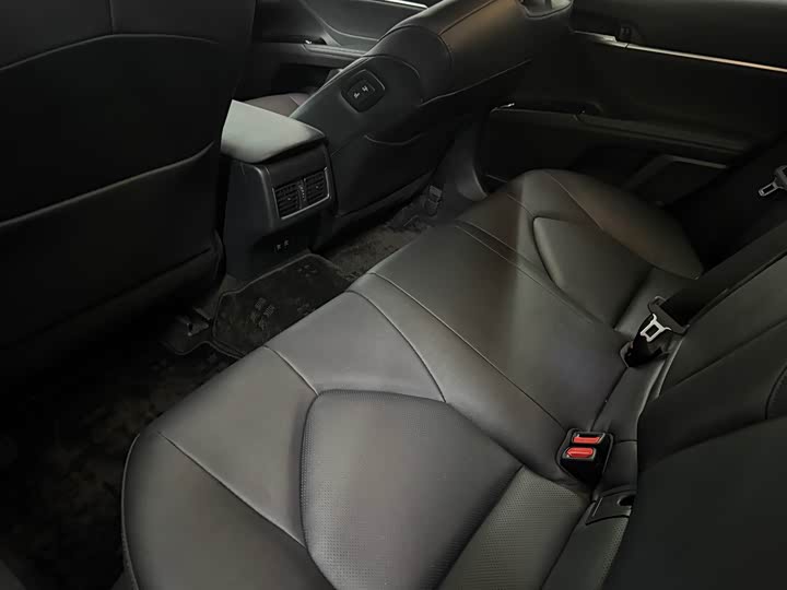 Фото 12 - Toyota Camry