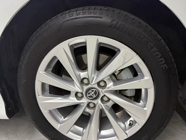 Фото 17 - Toyota Camry