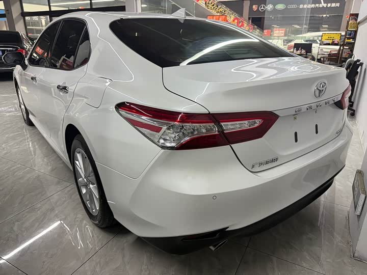 Фото 18 - Toyota Camry