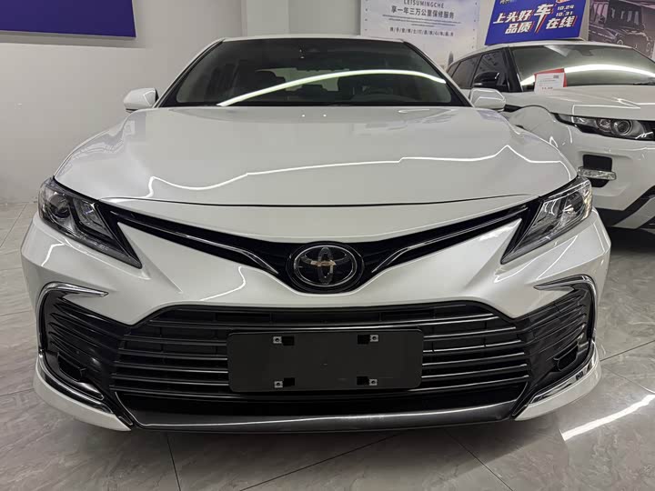 Фото 2 - Toyota Camry