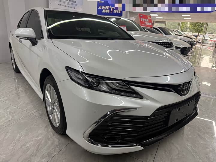 Фото 3 - Toyota Camry