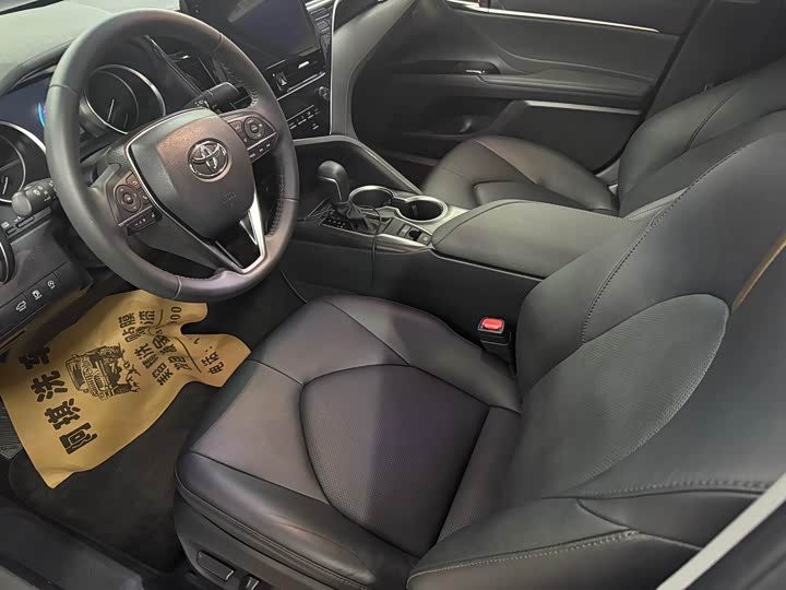 Фото 4 - Toyota Camry