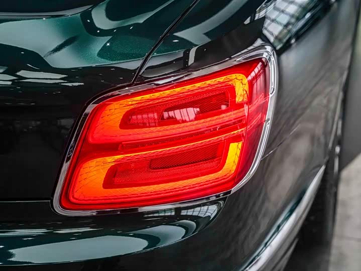 Фото 22 - Bentley Flying Spur