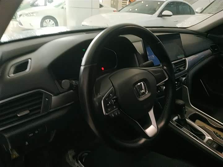 Фото 10 - Honda Accord