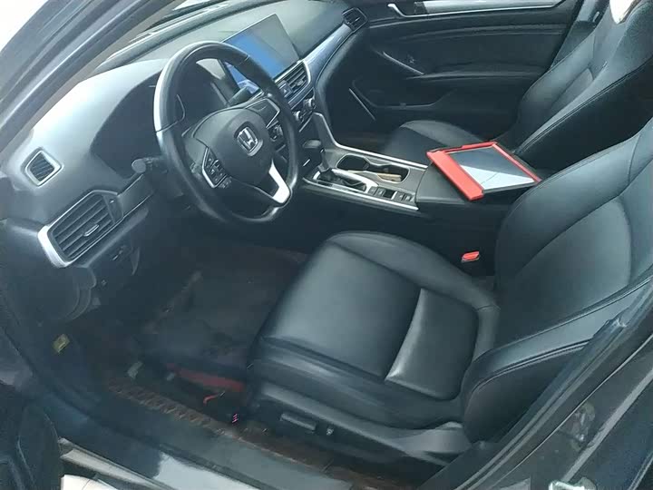 Фото 15 - Honda Accord