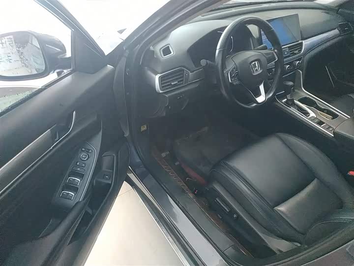 Фото 16 - Honda Accord