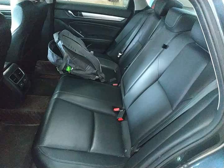 Фото 17 - Honda Accord