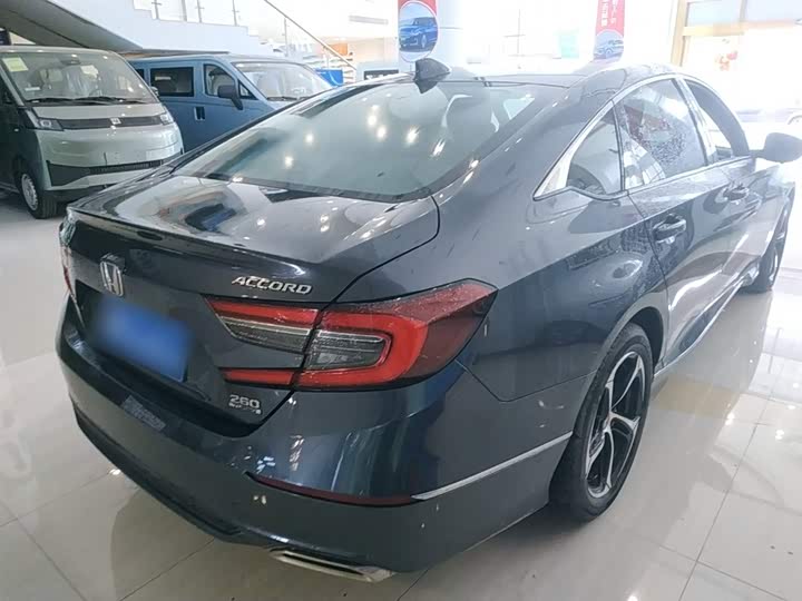 Фото 7 - Honda Accord