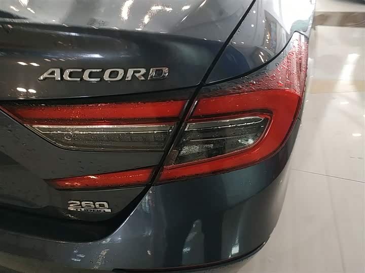 Фото 8 - Honda Accord