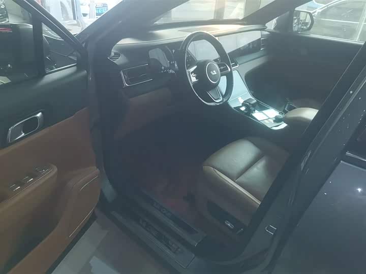 Фото 16 - LiXiang One