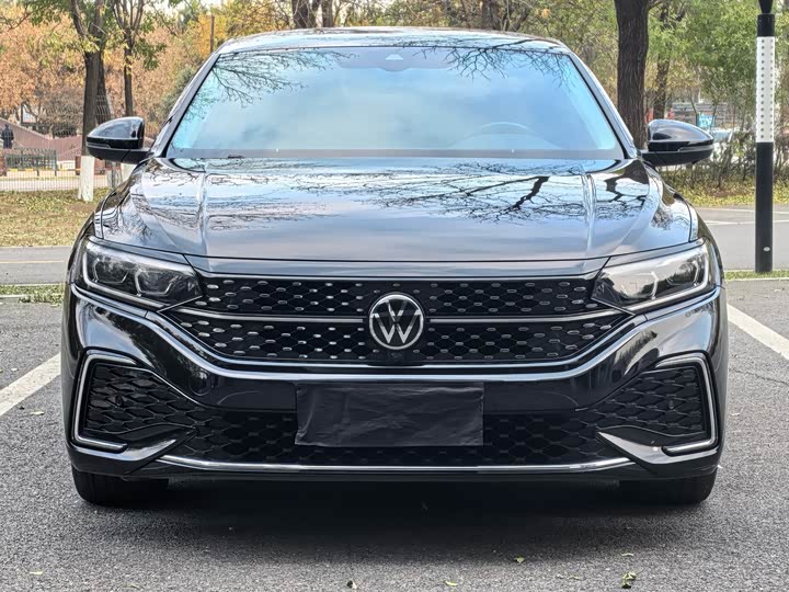 Фото 1 - Volkswagen Passat