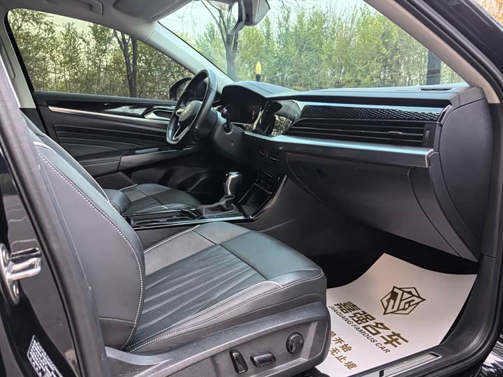 Фото 11 - Volkswagen Passat