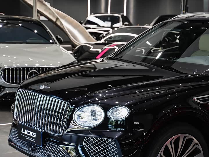 Фото 11 - Bentley Bentayga